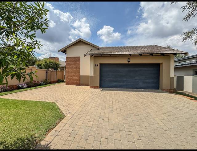 3 BEDROOM HOUSE FOR SALE IN MIDSTREAM HILL